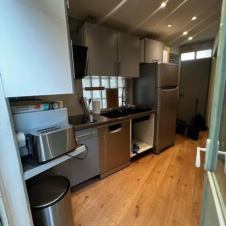 Townhouse With Garden بيت للعطل