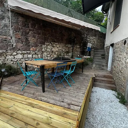 بيت للعطل Townhouse With Garden *